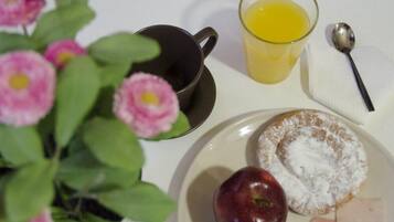 Esmorzar diari d'estil bufet (6 EUR per persona)