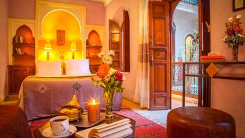 Suíte júnior (Bedouine) | Lençóis italianos Frette, roupas de cama premium, edredons de pluma