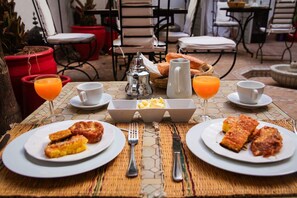 Desayuno continental incluido todos los días 