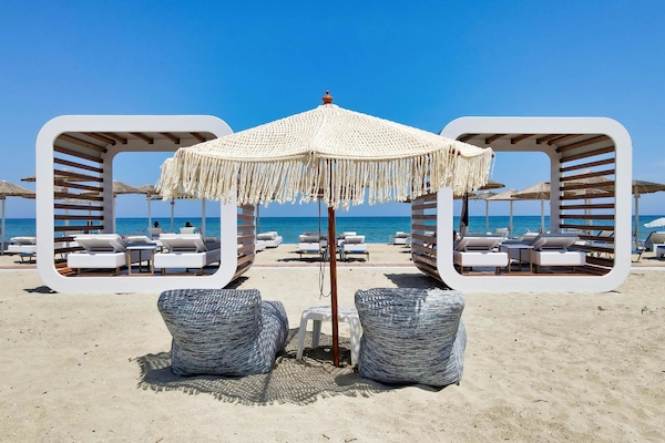 Private beach, sun loungers, beach umbrellas, beach towels