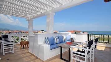 Deluxe-Suite, Meerblick | Speisen im Freien