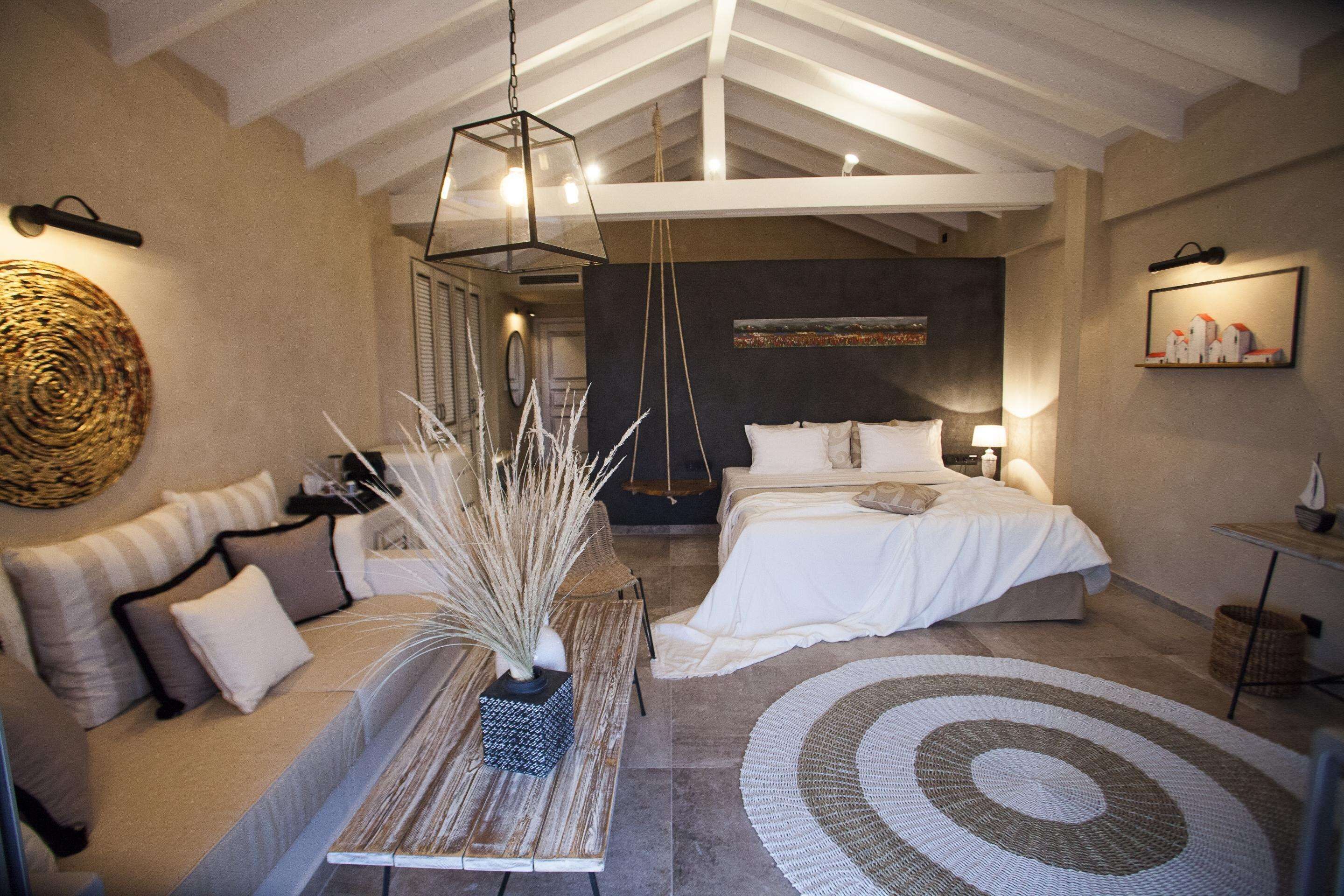 Honeymoon Suite, Sea View