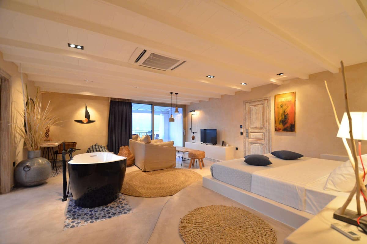 deluxe suite, sea view | 1 bedroom, egyptian cotton sheets, premium bedding, select comfort beds
