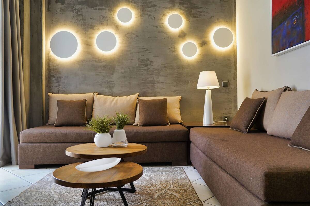 family room | 1 bedroom, egyptian cotton sheets, premium bedding, select comfort beds