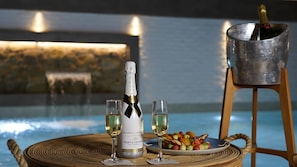 Outdoor pool, pool umbrellas, pool loungers - Evilion Sea And Sun (Dio-Olympos)