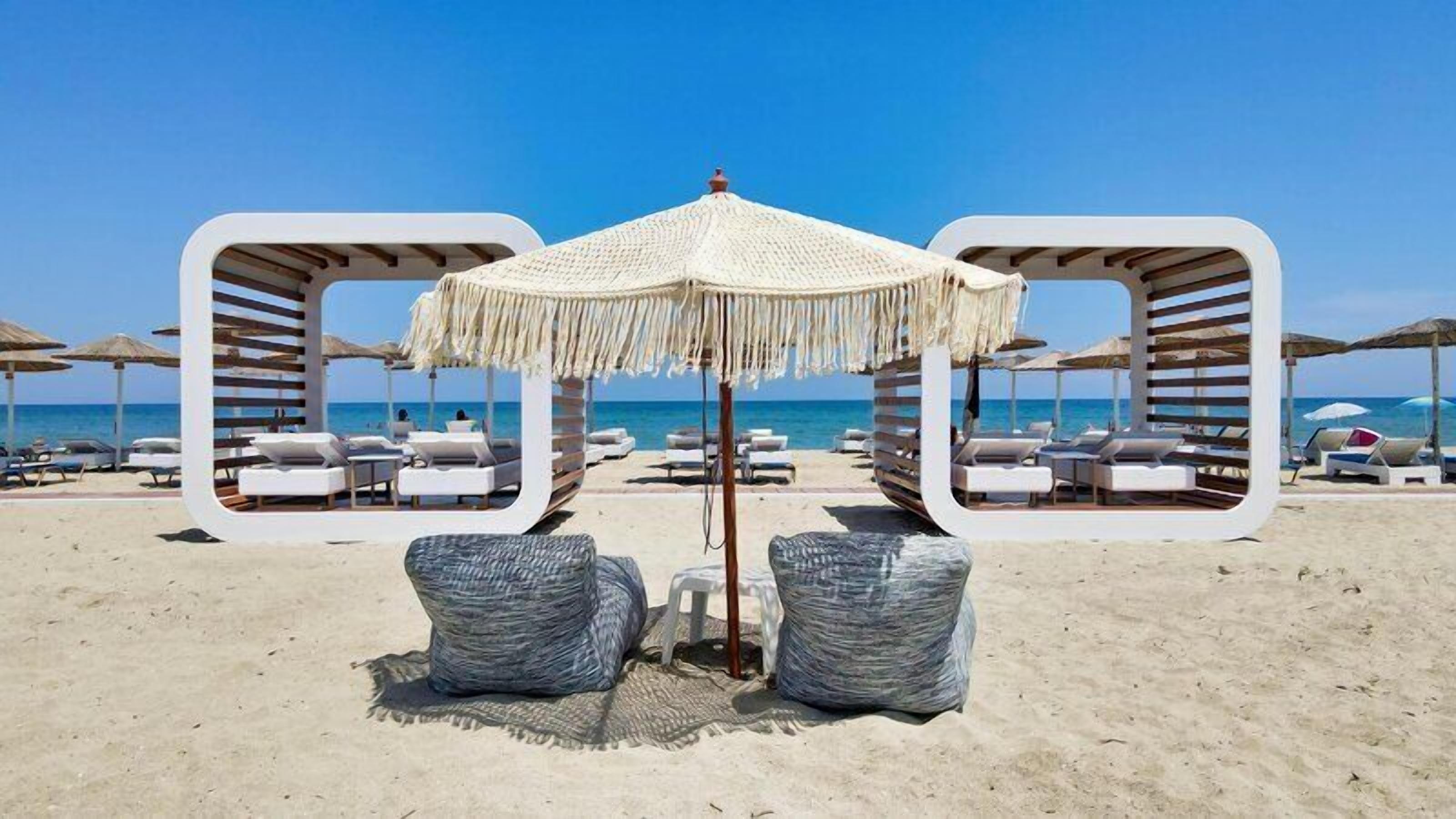 Plage privée, chaise longue, parasol, serviettes de plage