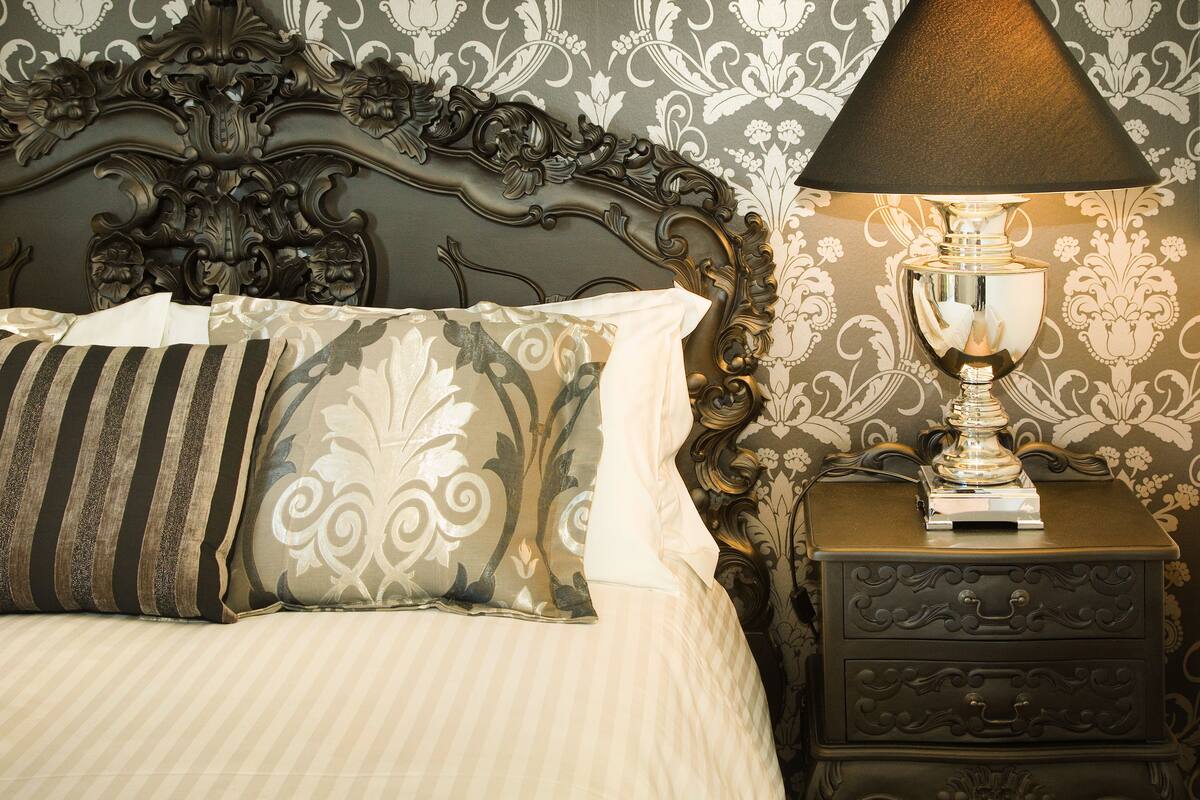 2 bedrooms, premium bedding, in-room safe, desk