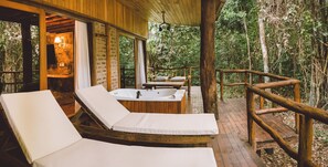 Junior Studio, 1 King Bed | Premium bedding, down duvets, minibar, in-room safe - La Aldea de la Selva Lodge (Puerto Iguazú)