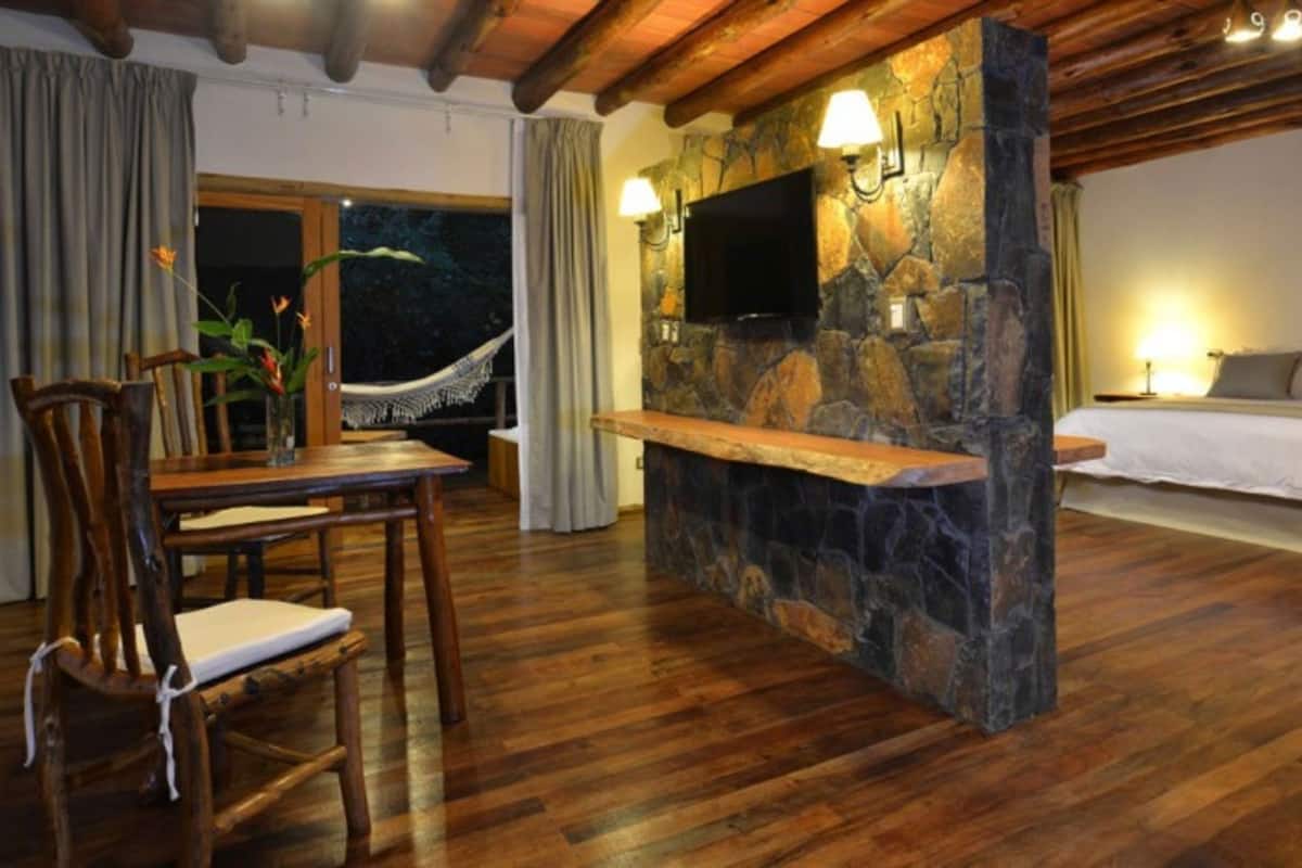 Premium bedding, down comforters, minibar, in-room safe