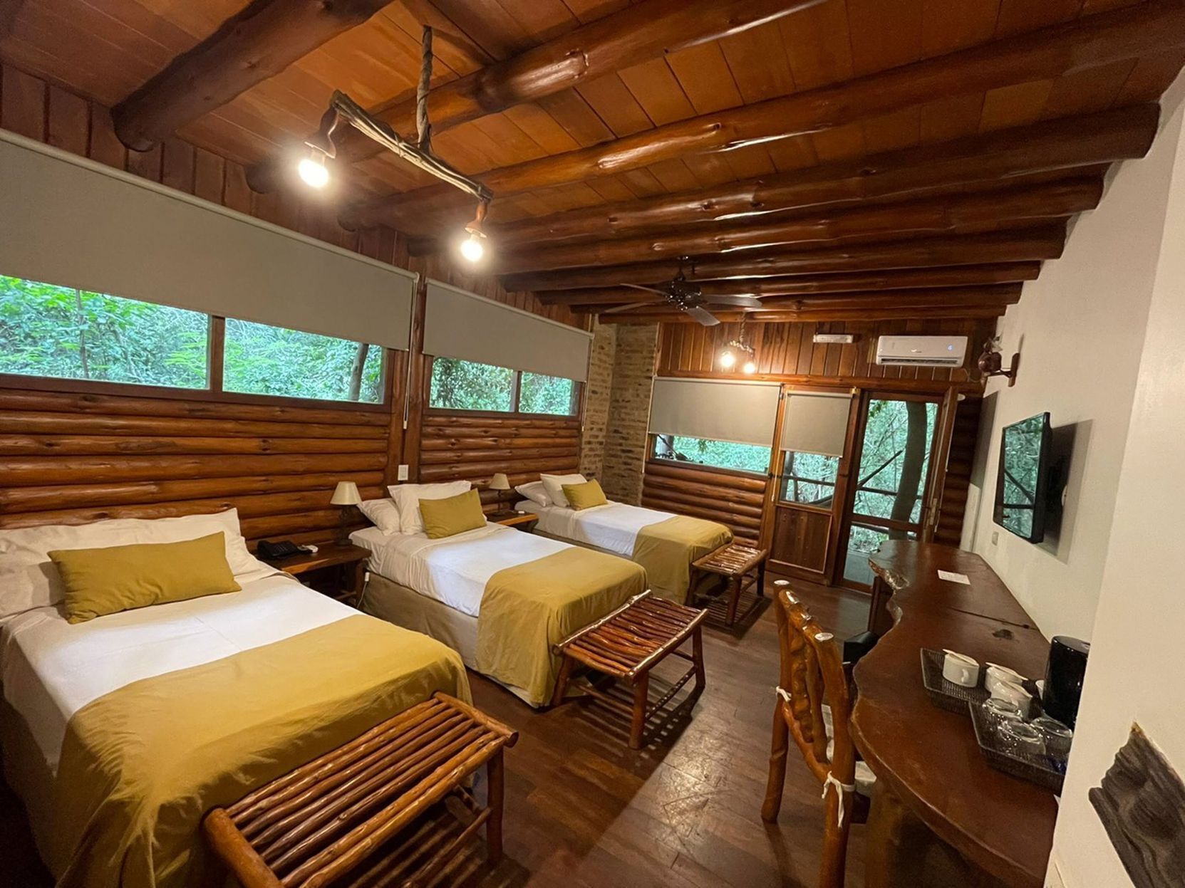 Ropa de cama de alta calidad, edredón y minibar 