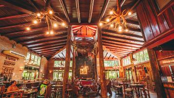 Bao gồm bữa sáng buffet hàng ngày