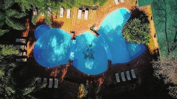 3 hồ bơi ngoài trời