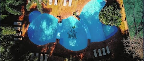 3 albercas al aire libre