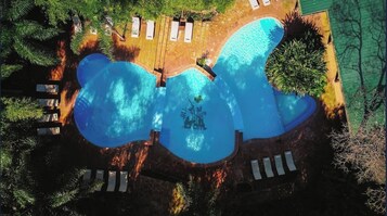 3 outdoor pools