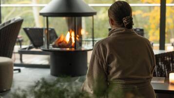 カップル用トリートメントルーム、サウナ、ホットタブ、温泉 / 鉱泉、ボディ トリートメント、スウェーデン式マッサージ