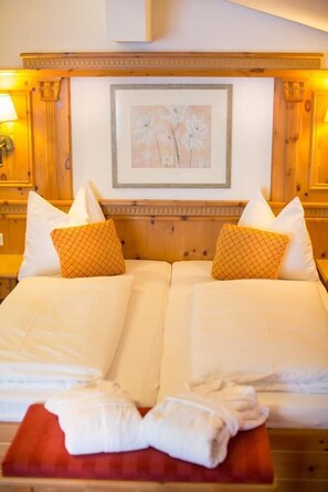 Blackout drapes, cribs/infant beds, bed sheets - Hotel Toni (Kaprun)