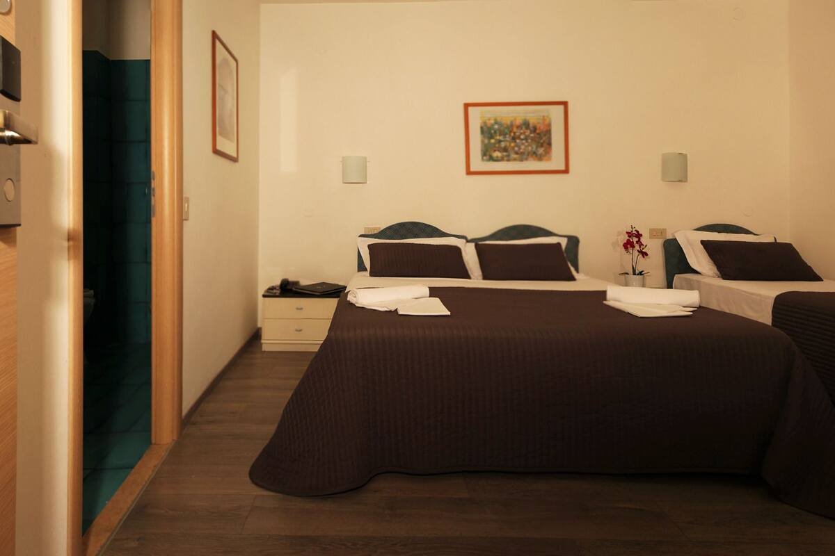 Triple Room | Desk, WiFi (free)