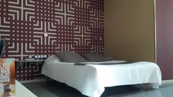 Bureau, Wi-Fi gratuit, draps fournis