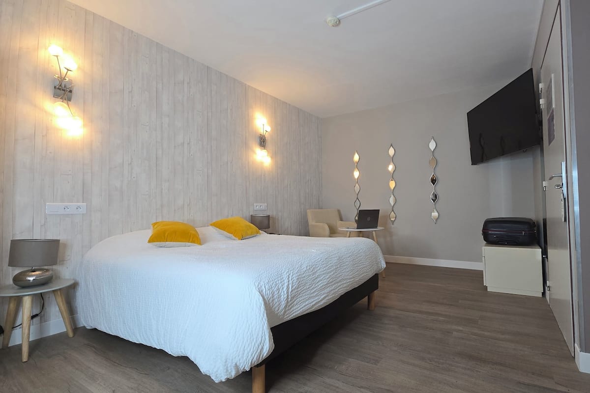 ห้องคอมฟอร์ท | โต๊ะทำงาน, Wi-Fi ฟรี, ผ้าปูที่นอน