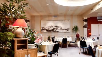Breakfast (EUR 10 per person)