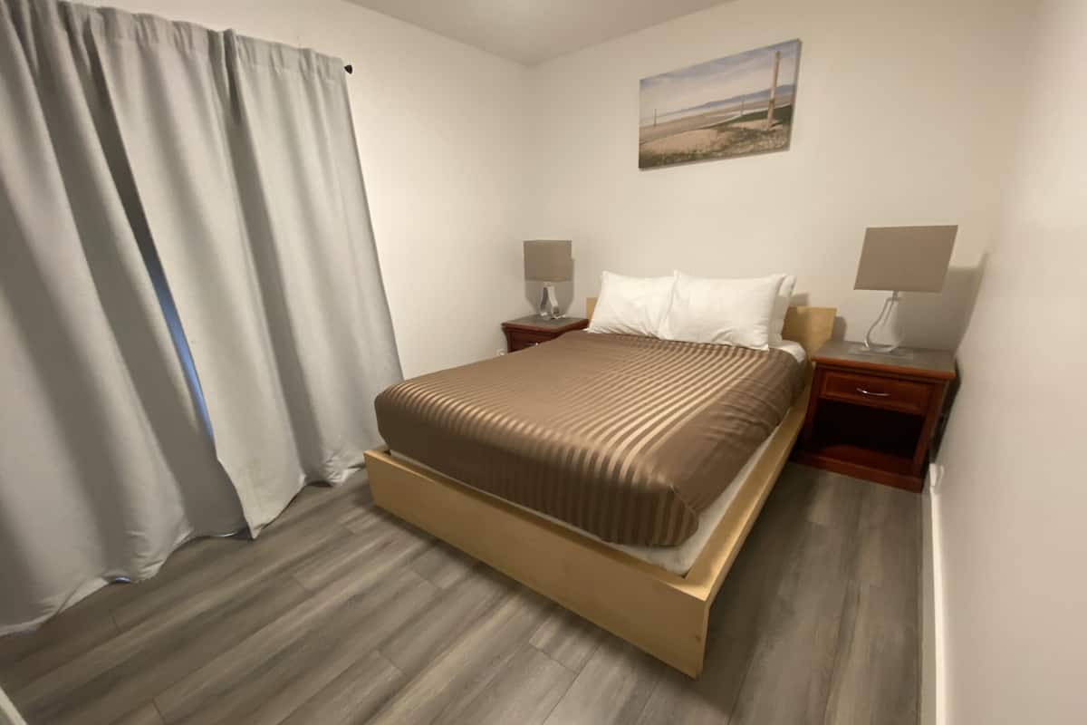 Decoración personalizada, muebles diferentes y cortinas blackout