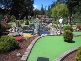 Mini-golf