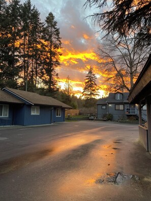 A residential street with houses, a clear sky, and a sunset. - Riverside Resort & RV Park (Qualicum Beach)