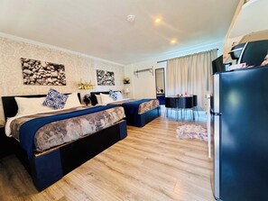 Individually decorated, individually furnished, blackout curtains - Riverside Resort & RV Park (Qualicum Beach)