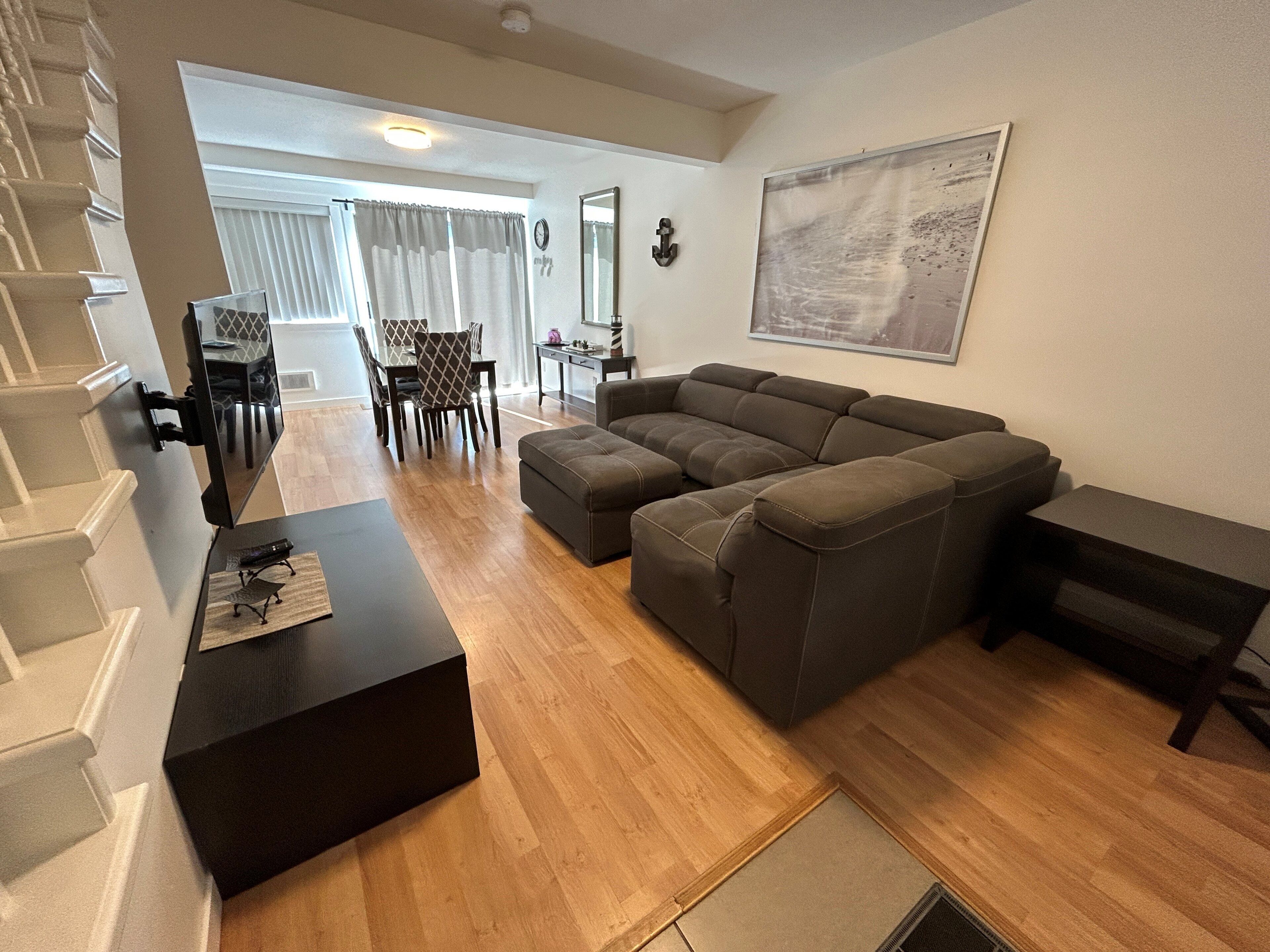 Kondominium Keluarga, 1 kamar tidur, dapur, area halaman | Area keluarga | Smart TV 42-inci dengan saluran TV digital, Netflix, dan Hulu