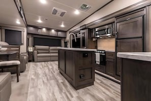 Living area - Riverside Resort & RV Park (Qualicum Beach)