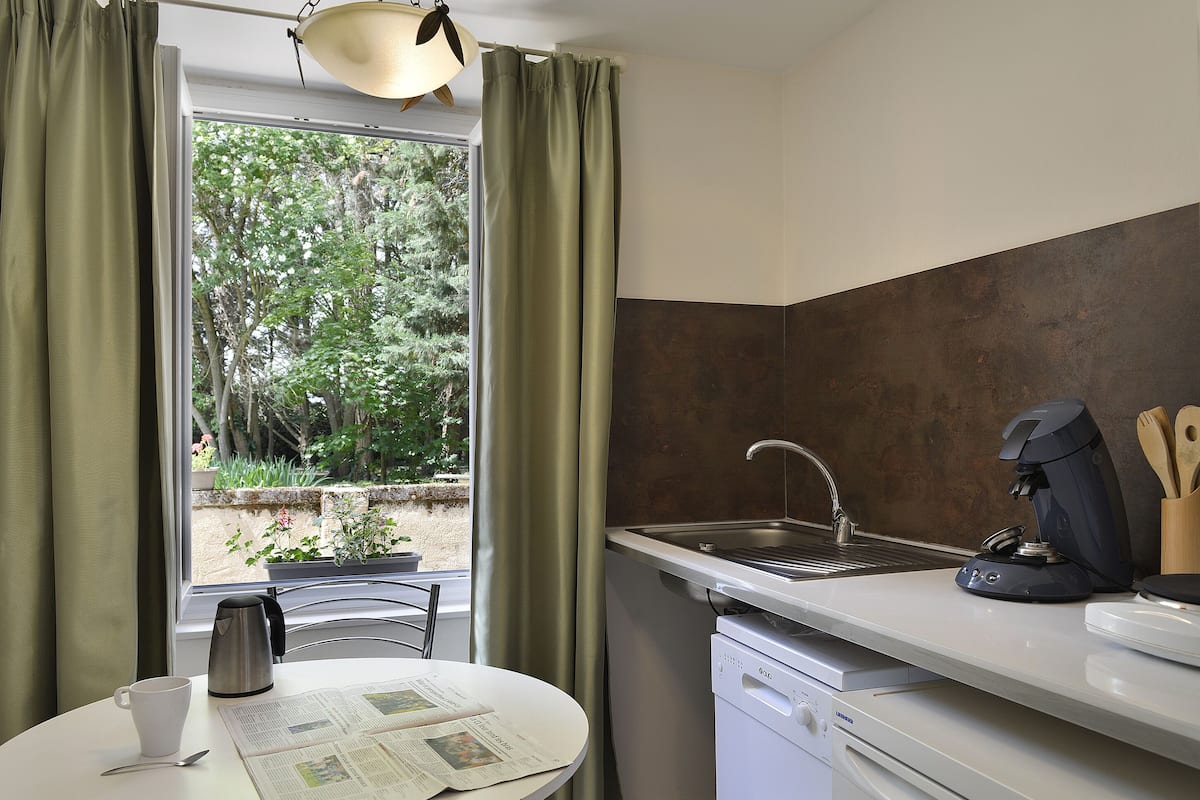 room 5 persons | 1 bedroom, individually decorated, individually furnished, desk