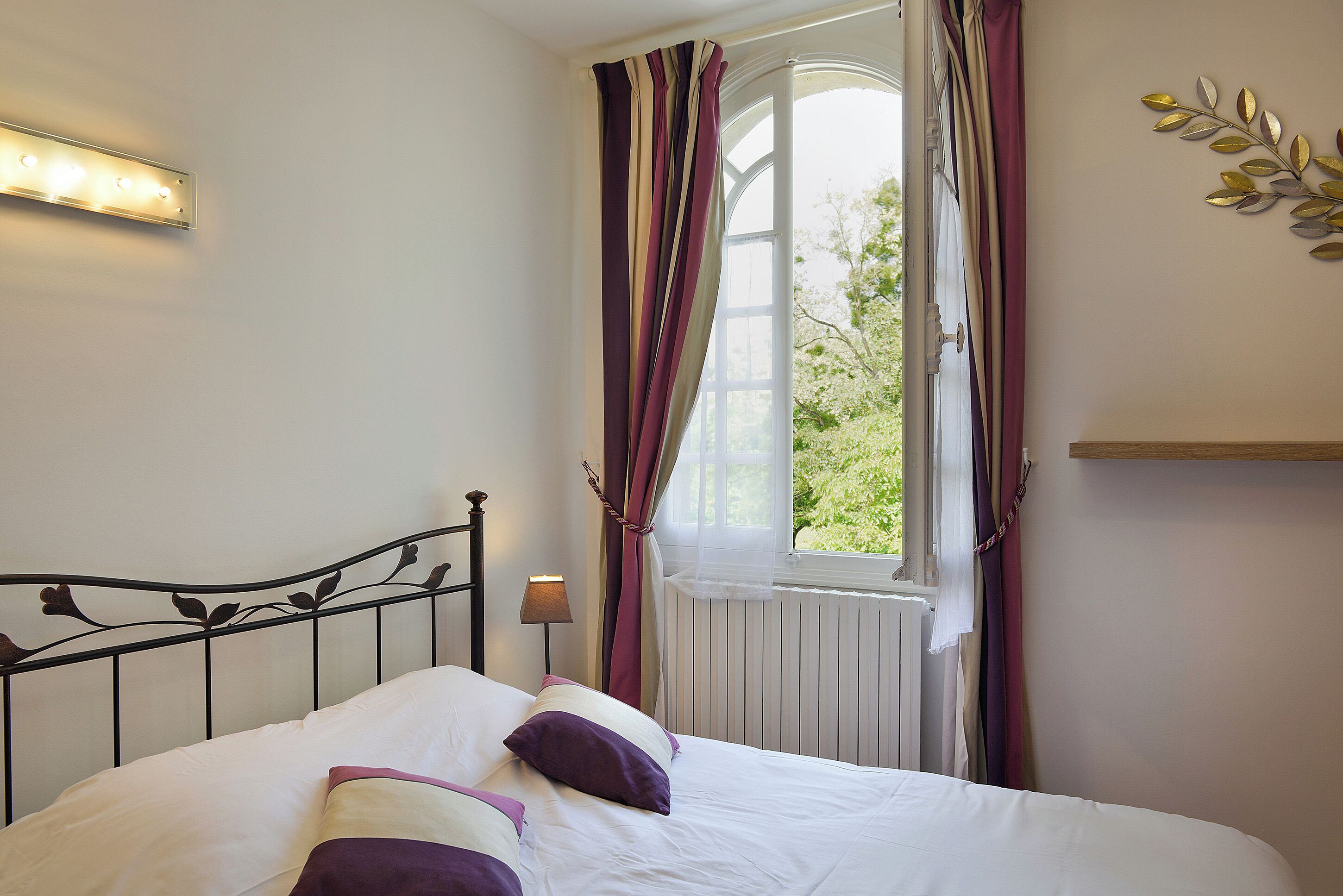 economy double room | 1 bedroom, individually decorated, individually furnished, desk