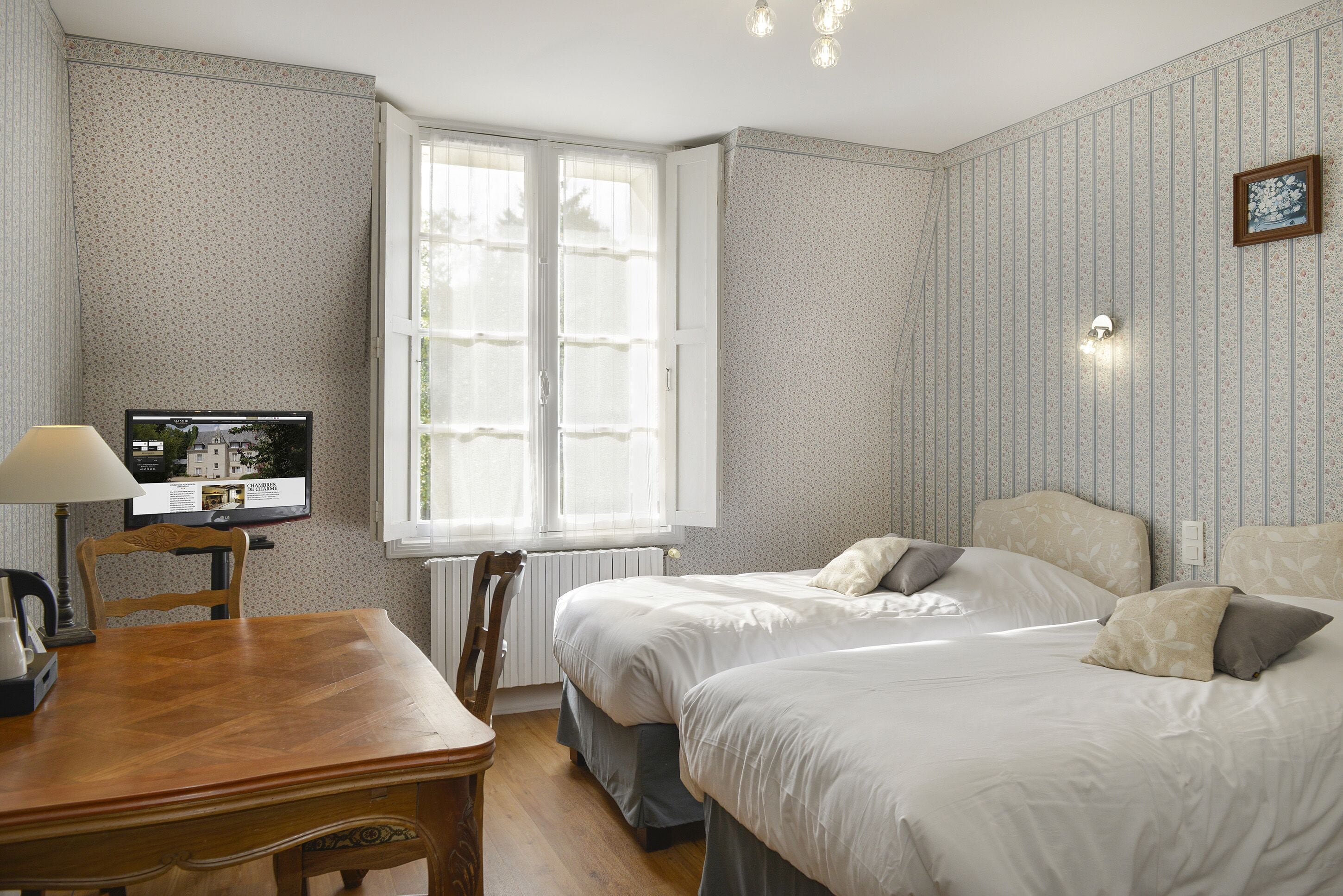 standard twin room | 1 bedroom, individually decorated, individually furnished, desk