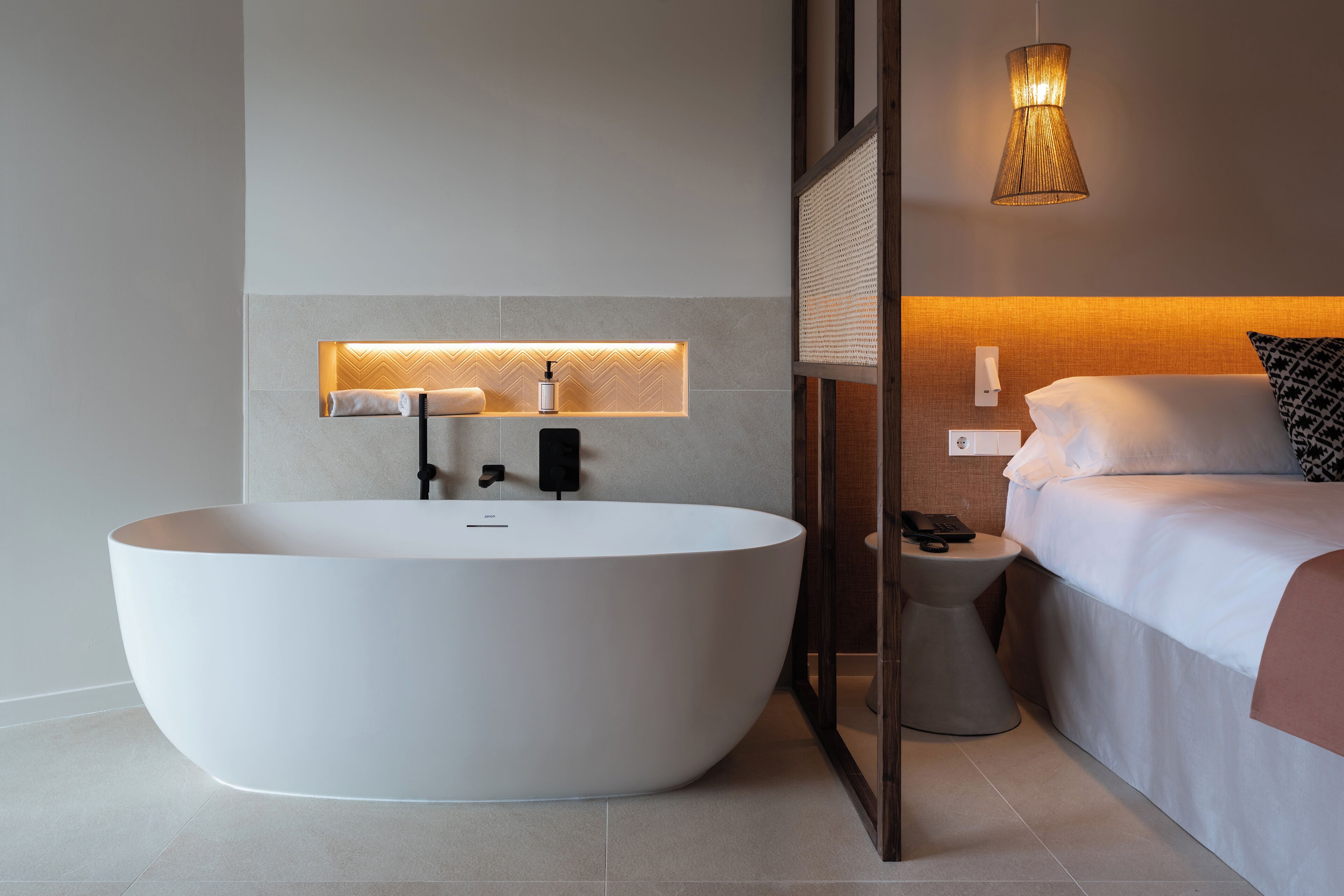 Suite, Balcony (Magnus)(2 adults + 1 child) | Deep soaking bathtub