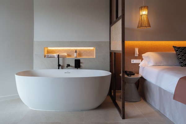 Suite, Balcony (Magnus)(2 adults + 1 child) | Deep soaking bathtub