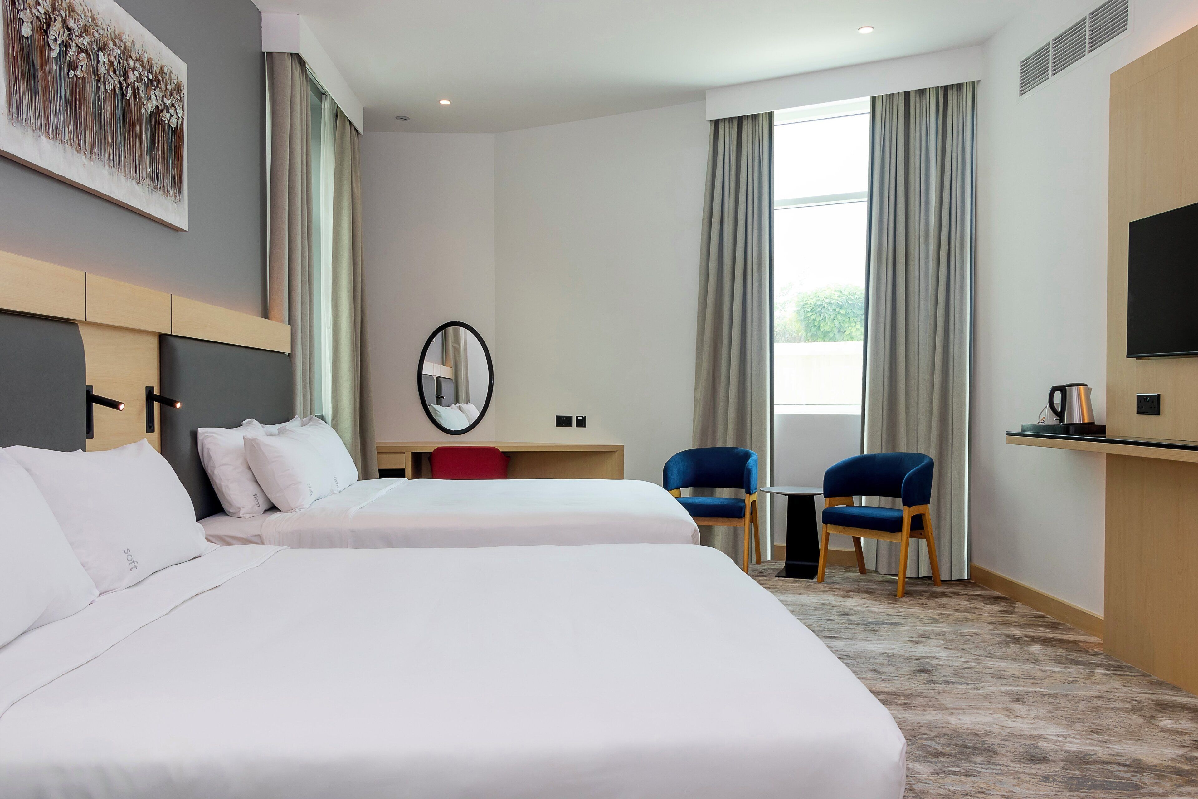 家庭客房, 多張床 | 迷你吧、客房內保險箱、書桌、隔音