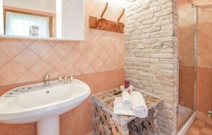 Shower, rainfall showerhead, free toiletries, hair dryer - Tenuta Ca'Zen (Taglio di Po)