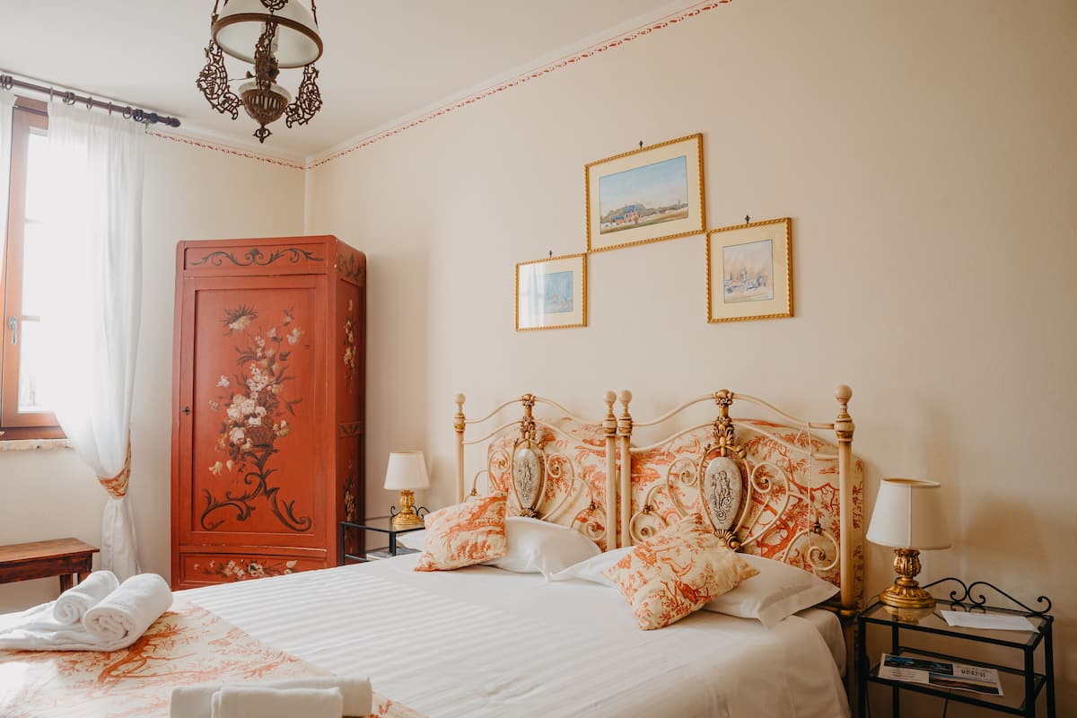 Superior Double Room, 1 Bedroom | Down comforters, individually decorated, individually furnished
