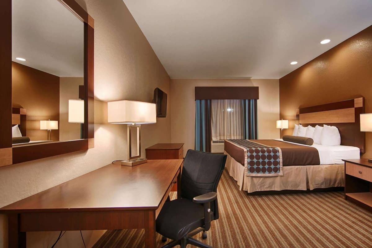 Pillowtop beds, desk, laptop workspace, iron/ironing board