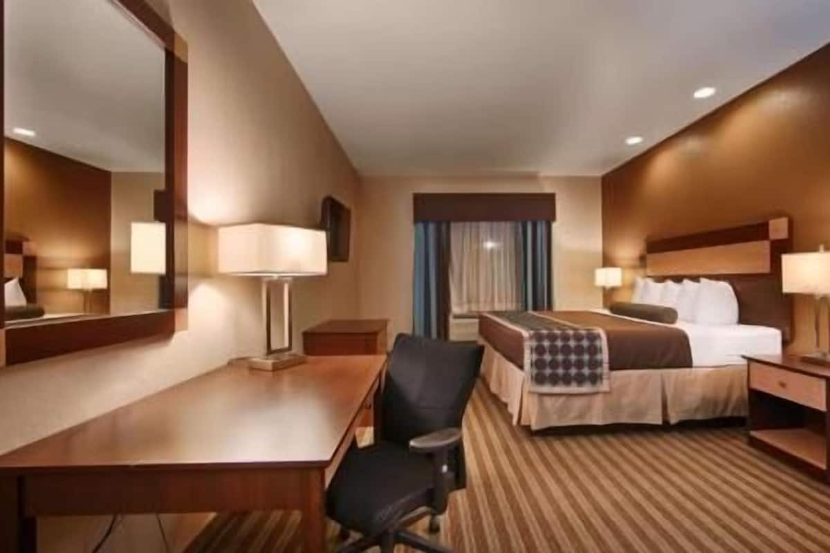 Pillowtop beds, desk, laptop workspace, iron/ironing board