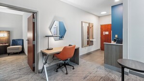 A modern office space with a desk, office chair, and a reception desk. - Holiday Inn Express & Suites Maumelle - Little Rock NW by IHG (Maumelle)