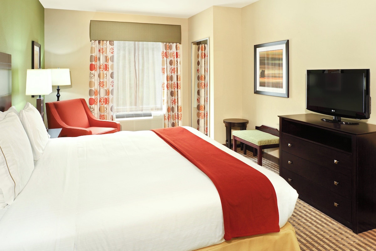 In-room safe, desk, blackout drapes, iron/ironing board
