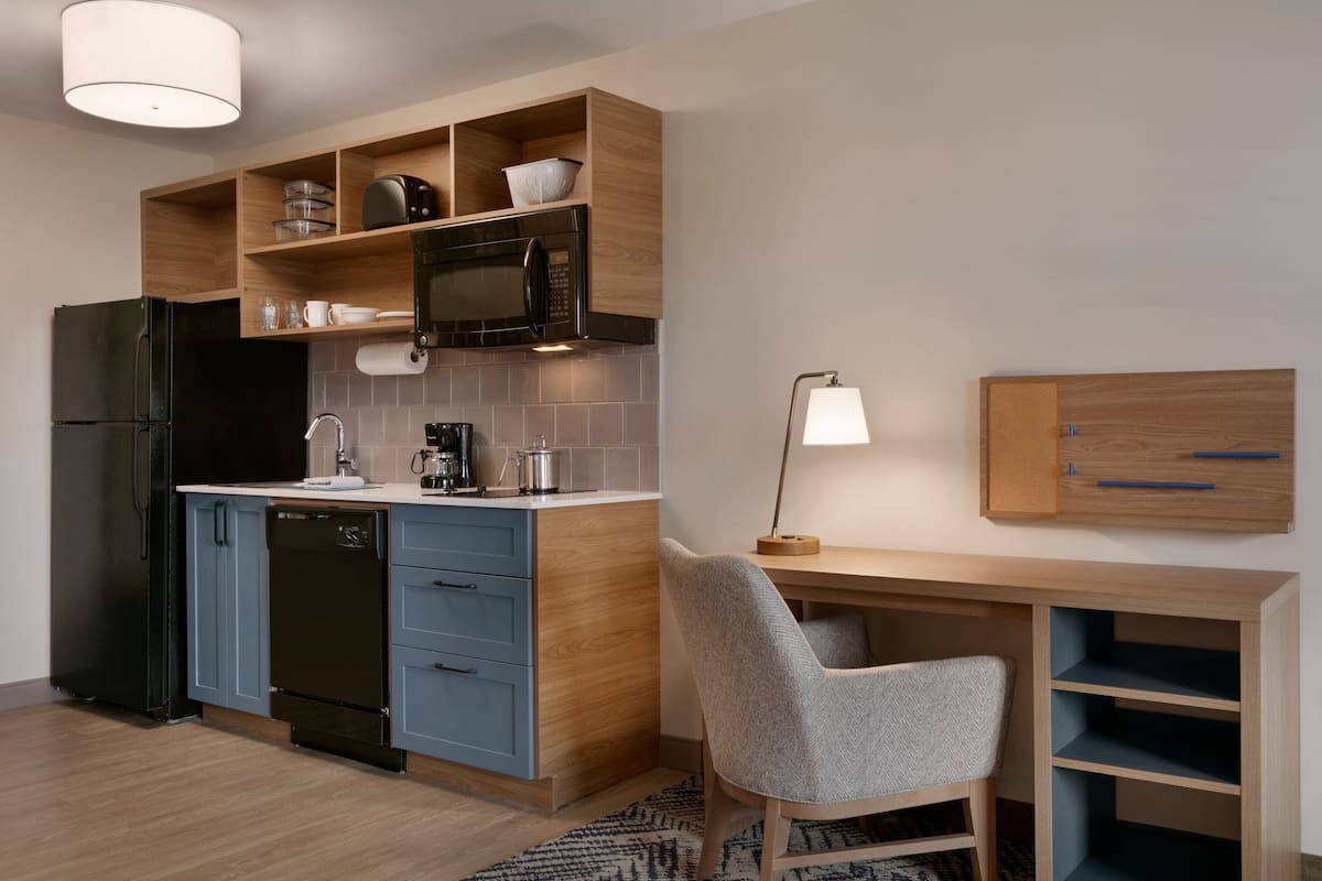 1 bedroom, in-room safe, desk, iron/ironing board