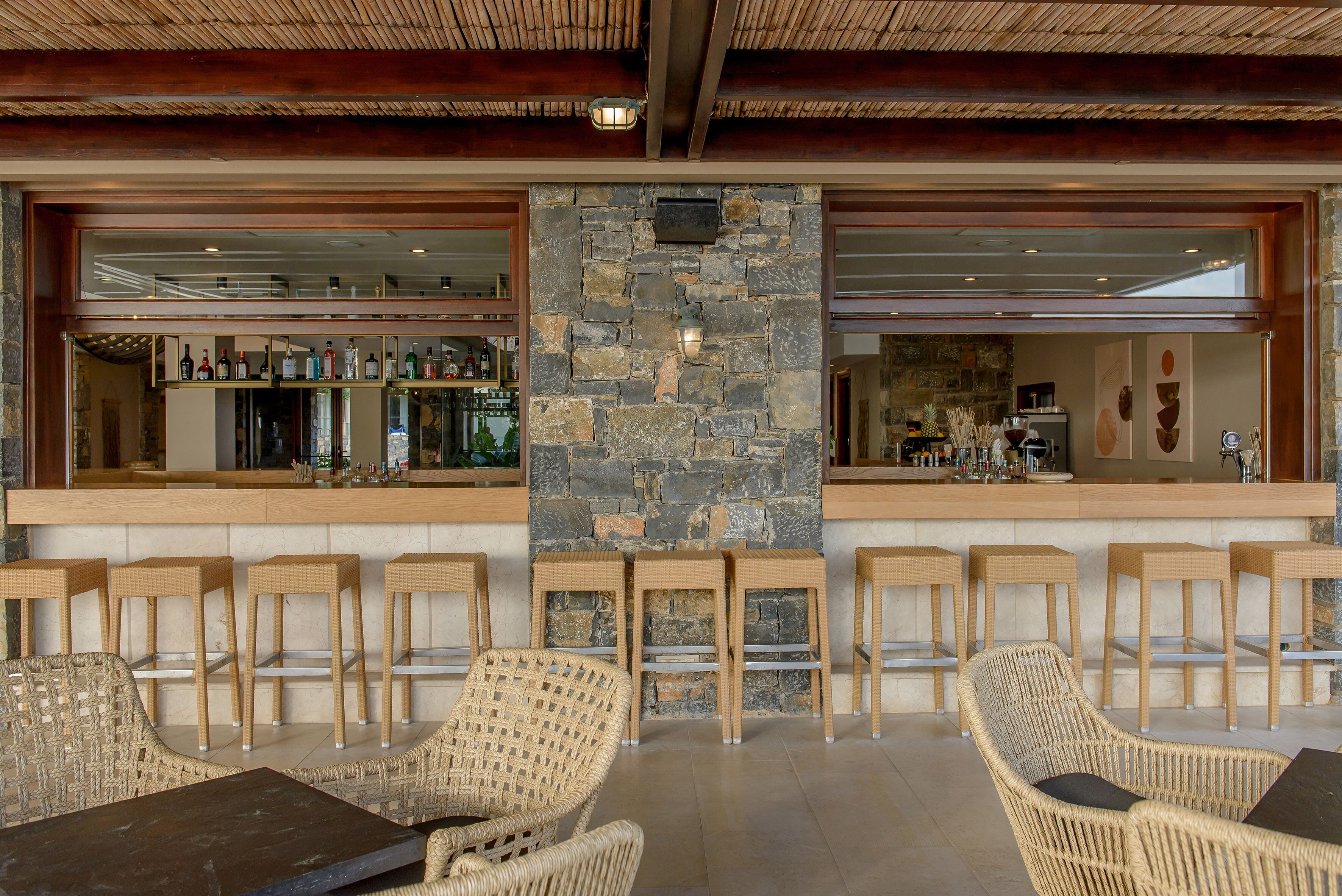 2 bars/lounges, poolside bar