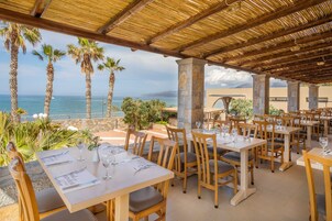 2 restaurants, breakfast served