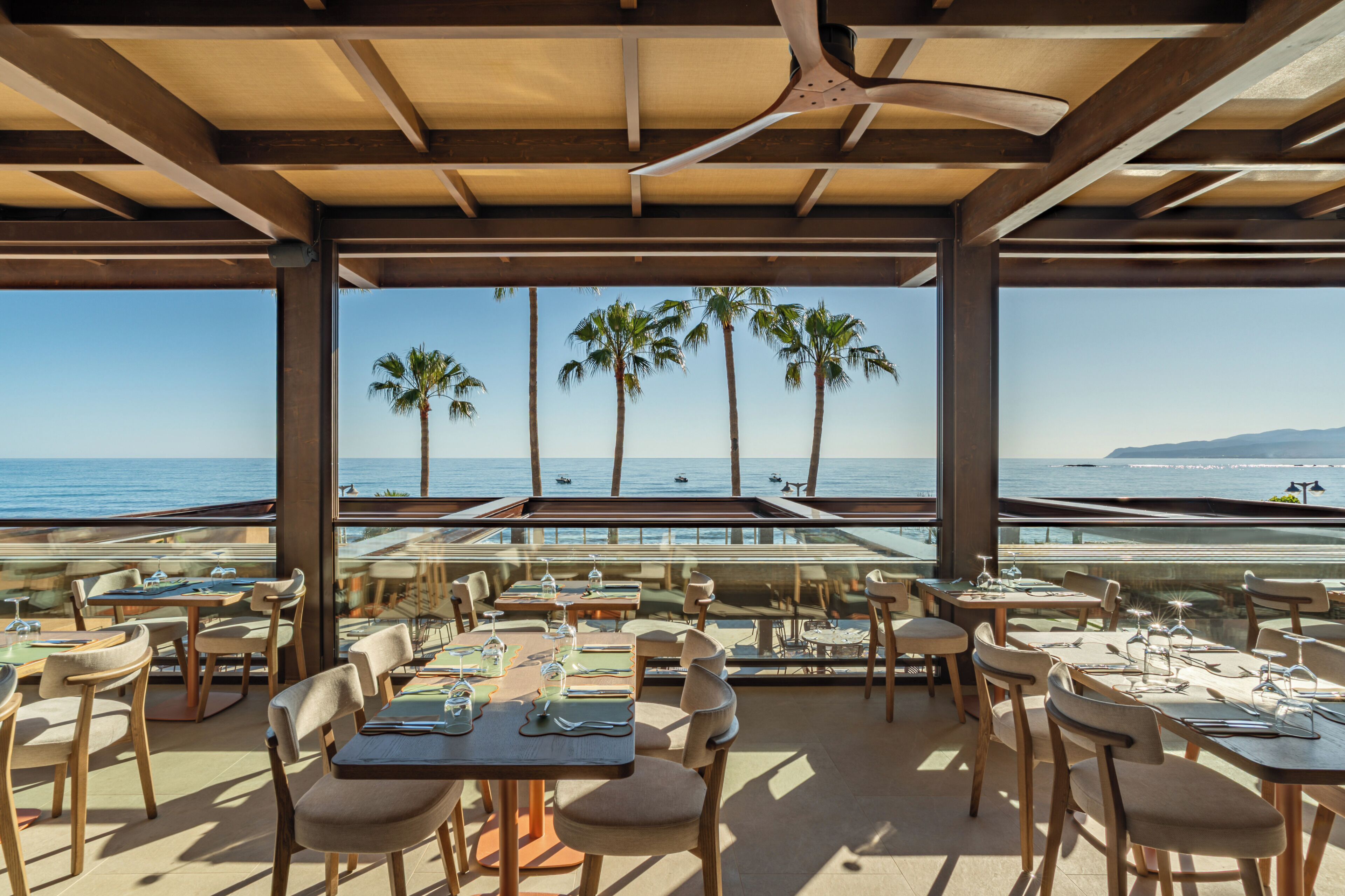2 restaurants; breakfast, lunch and dinner served 