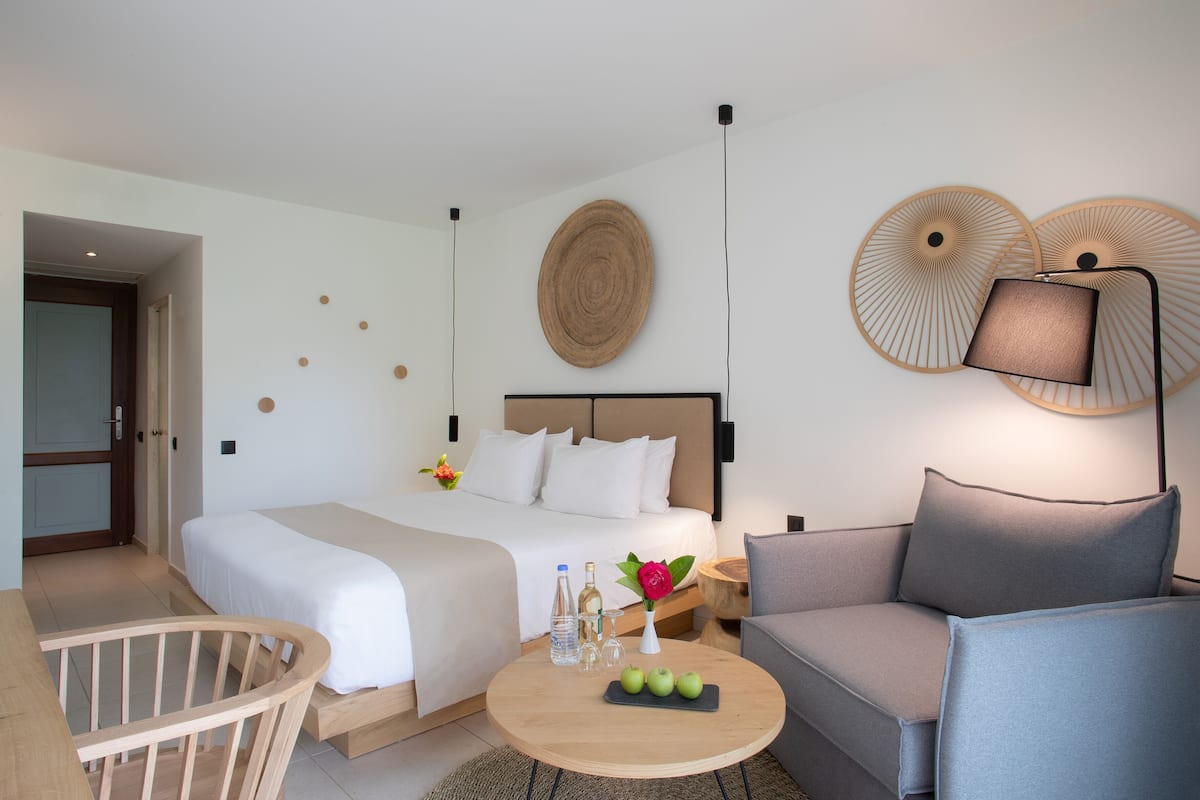 1 bedroom, in-room safe, desk, soundproofing