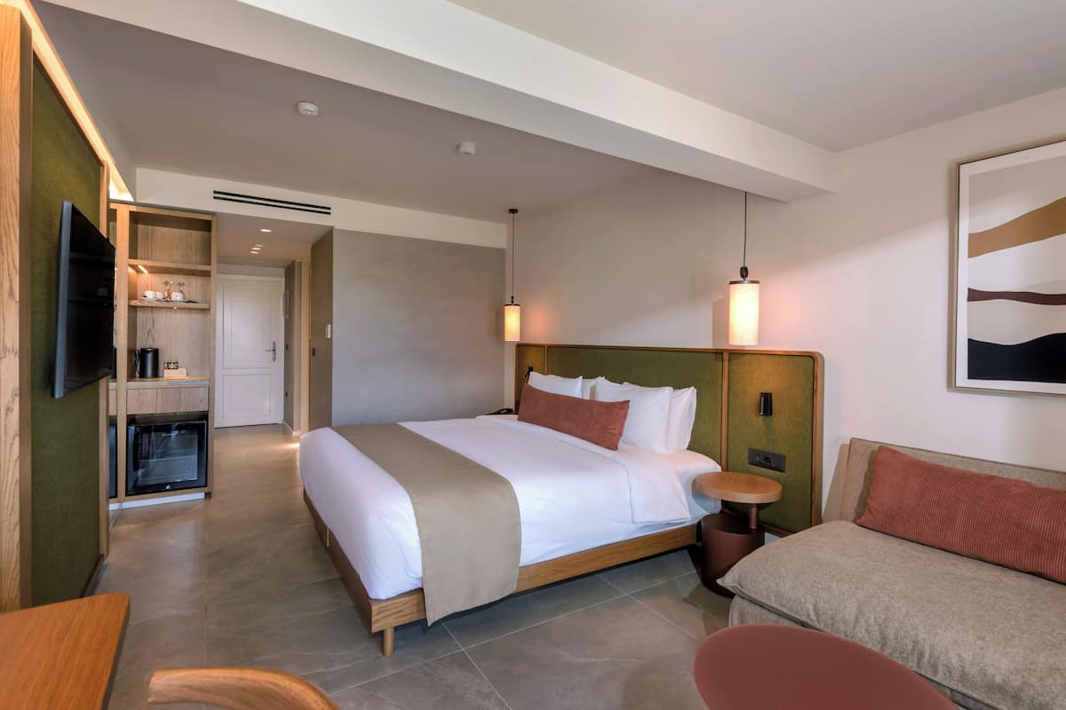 1 bedroom, in-room safe, desk, soundproofing