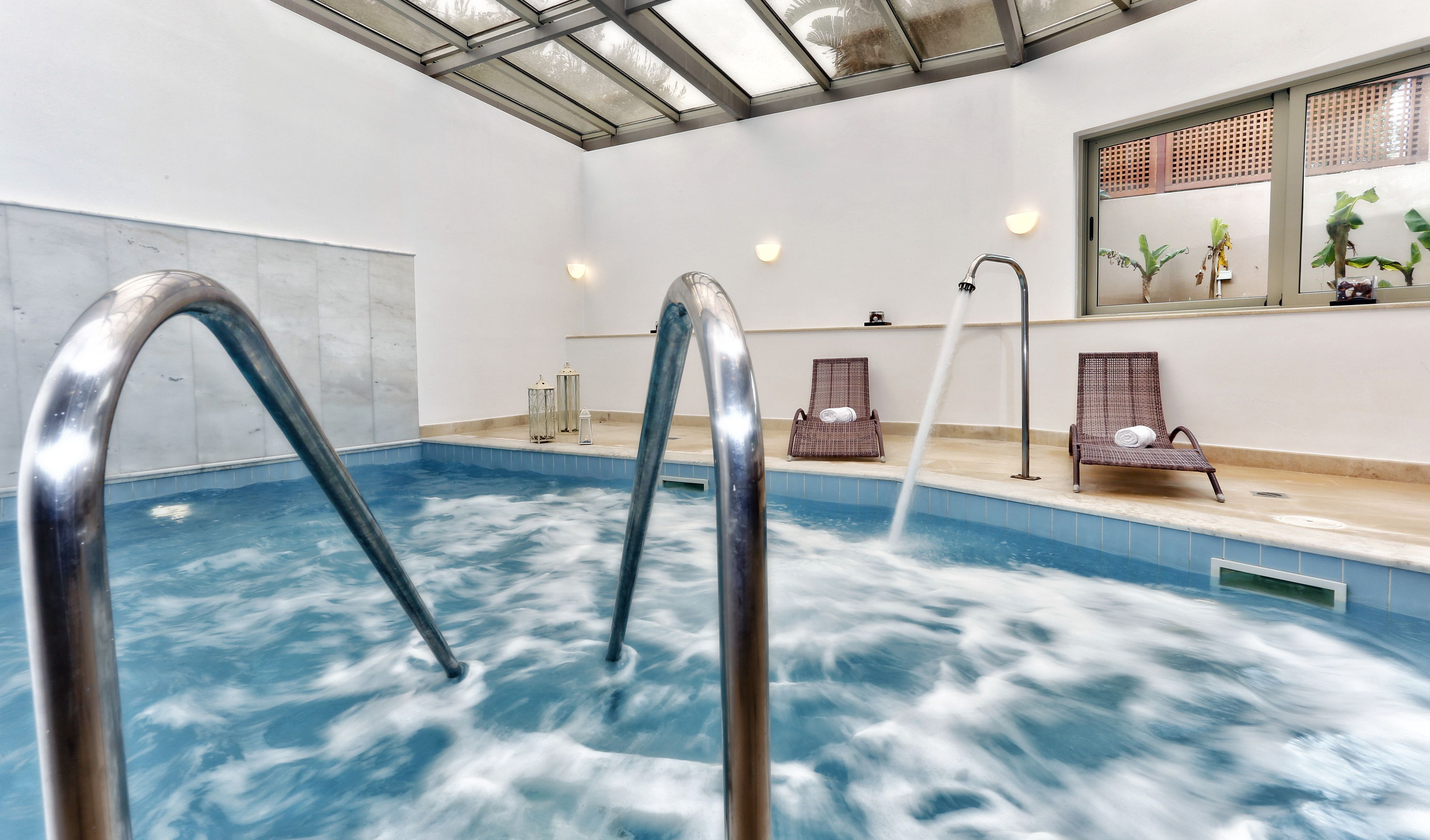 Sauna, steam room, body treatments, hydrotherapy, hot stone massages