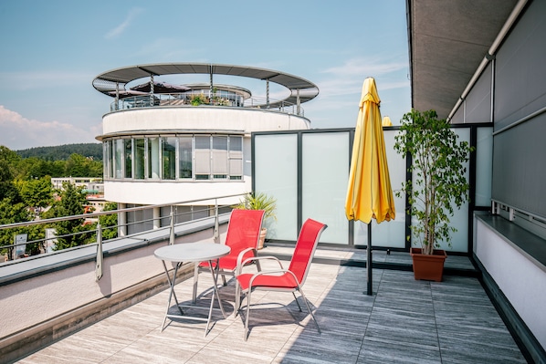 Terrace/patio - Allyouneed Hotel Klagenfurt (Klagenfurt am Woerthersee)